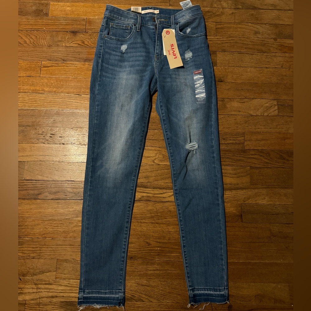 Brand New With Tags Levi’s Jeans 721 high rise skinny medium wash